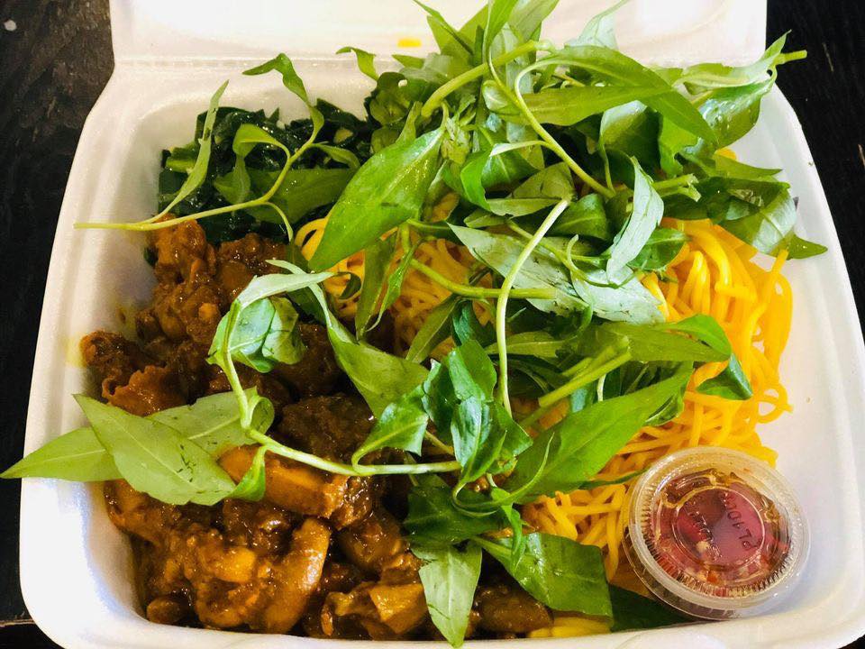 Bún Dồi Trường Xào Nghệ | Vermicelli with Pig Intestines & Turmeric